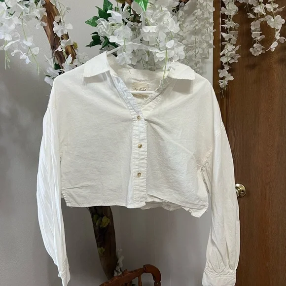 Elegant White Button-Up Women's Top - Picture 2 of 7